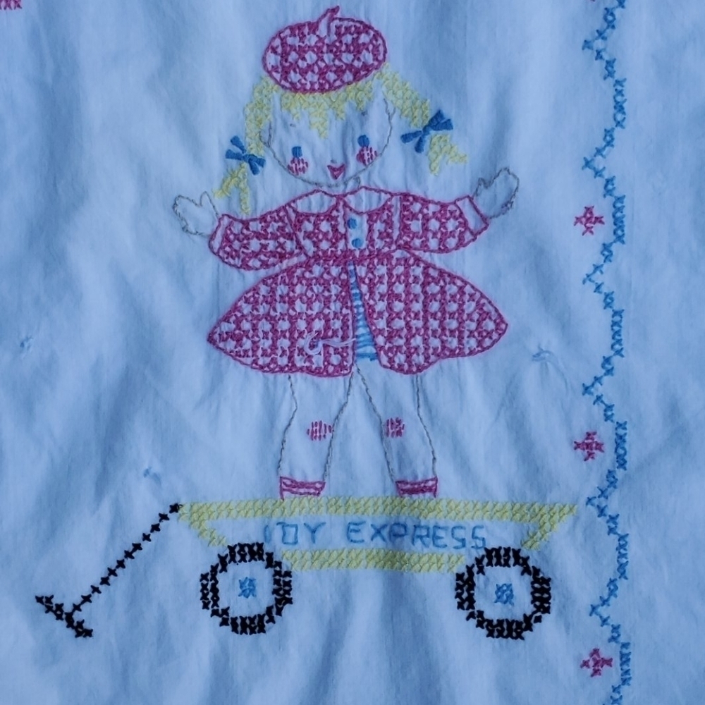 Vintage Handmade Baby Blanket embroidered animals - Picture 3 of 10